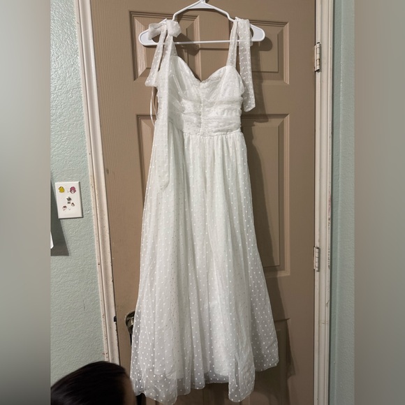 Stylish White Midi Dress with Bow Straps - Picture 3 of 3